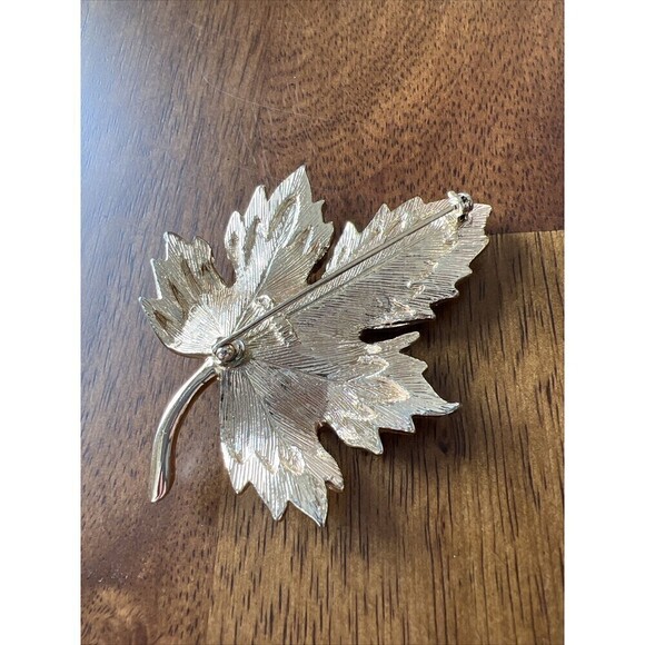 Pair Of Gold/Silver Tone Maple Leaf ClipOn Earrings And Matching Lapel Pin - Picture 3 of 8